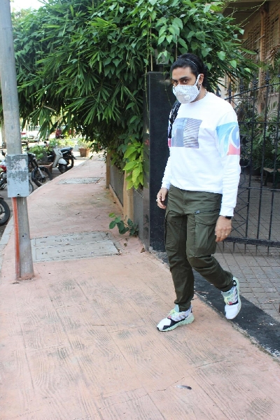 Mumbai: Actor Abhishek Bachchan seen at a dubbing studio in Mumbai's Juhu on June 25, 2020. (Photo: IANS)