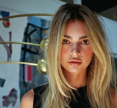 Model-actress Emily Ratajkowski.