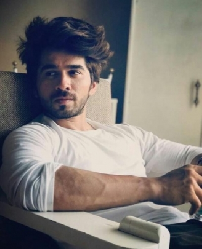 Karan Khandelwal moves to hometown in Kerala, driven by financial woes.