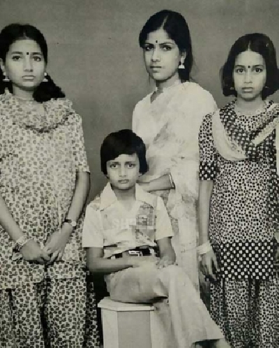 Kiccha Sudeep misses days of vintage family pictures amidst selfies.