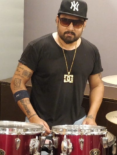 Hiteshwar's new rap song 'Padhega Likhega Toh Hoga Nawab' liked by youth.