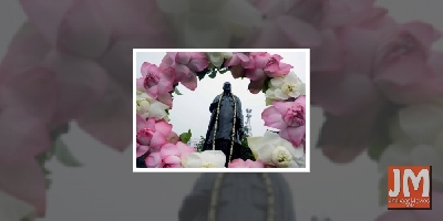 Bollywood lauds COVID-19 warriors on National Doctor's Day