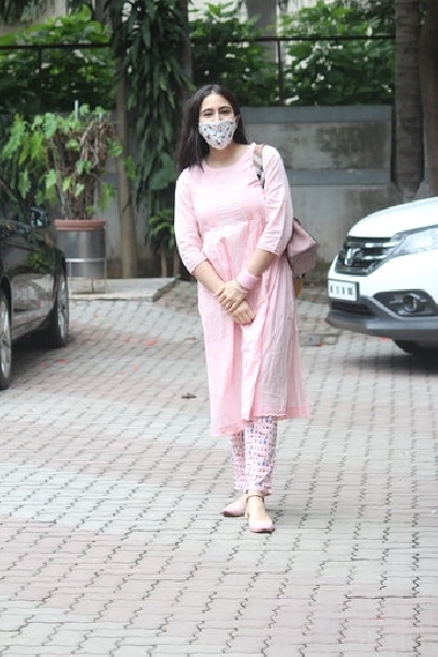 Mumbai: Actress Sara Ali Khan seen at filmmaker Anand L Rai's office in Mumbai's Andheri on June 30, 2020. (Photo: IANS)