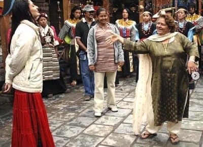 Kareena shares how Saroj Khan taught her to dance.