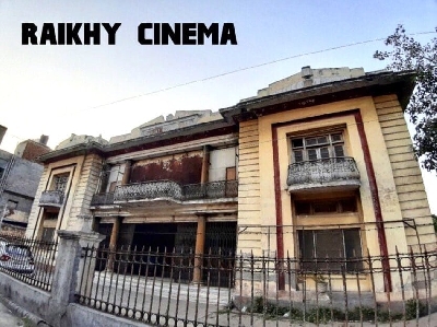 Dharmendra sad to see the condition of his favourite theatre in Ludhiana.