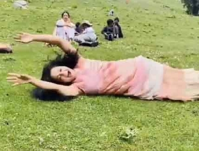 Kangana Ranaut picnics with family in Manali.