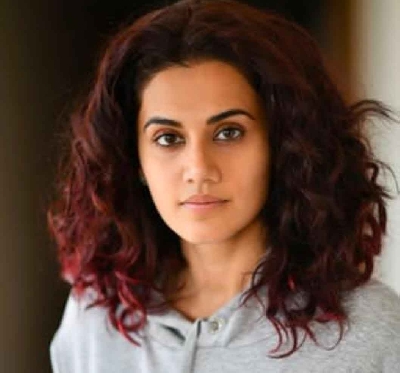 Kangana Ranaut's team accuses Taapsee Pannu of ganging up on her.
