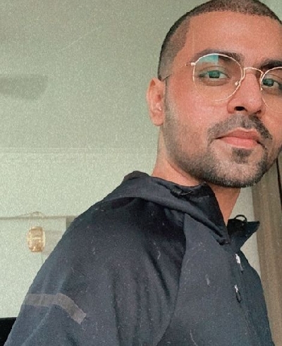 Jitendra Kumar's 'self haircut' goes wrong.