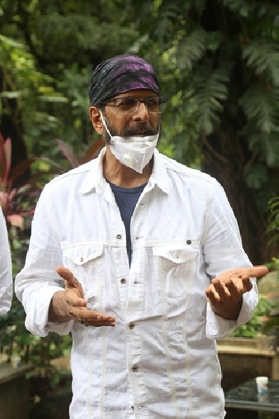 Mumbai: Actor Javed Jaffrey at the burial of his father Jagdeep, in Mumbai on July 9, 2020. (Photo: IANS)