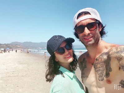 Sunny Leone is 'social distancing at the beach'.