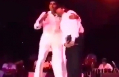 When Big B and Anil Kapoor performed live together.