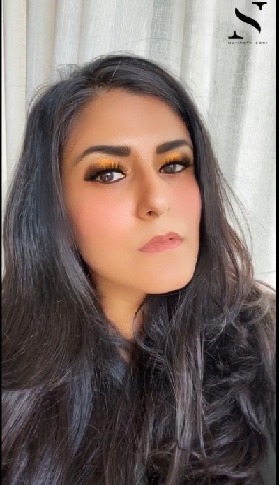 Celebrity make up artist shares free digital makeover.