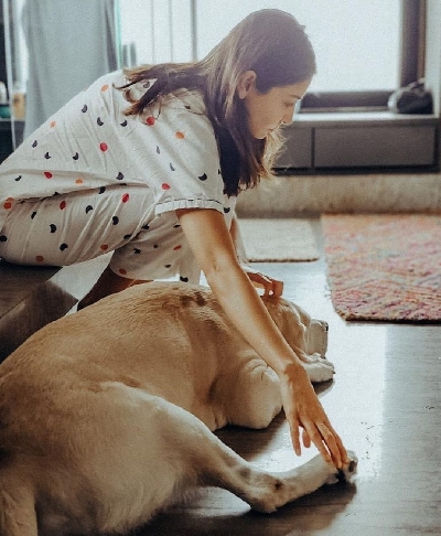 Anushka Sharma highlights the importance of oil pulling for dental hygiene.