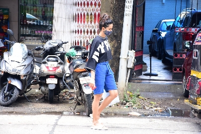 Mumbai: Singer-actress Shibani Dandekar seen at Bandra in Mumbai on July 18, 2020. (Photo: IANS)