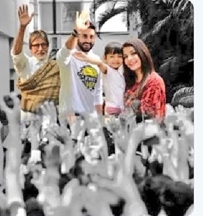 Amitabh shares family photo, says 'We hear your prayers'.