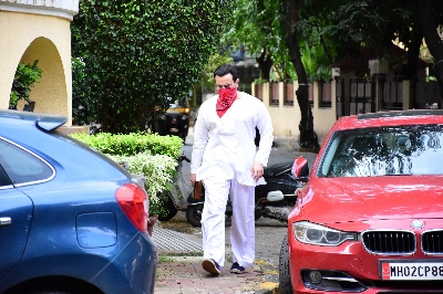 Mumbai: Bollywood actor Saif Ali Khan, son Taimur, and niece Inaya seen in Mumbai's Bandra on July 21,2020. (Photo: IANS)