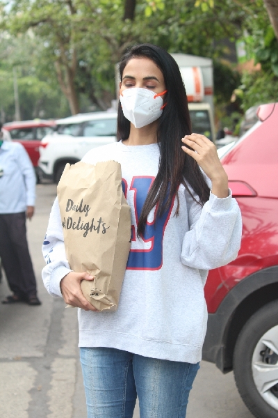 Mumbai: Actress Sonal Chauhan seen in Mumbai's Juhu on July 21, 2020. (Photo: IANS)
