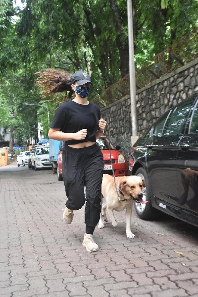 Mumbai: Actress Gabriella Demetriades spotted in Mumbai's Bandra on July 25, 2020. (Photo: IANS)