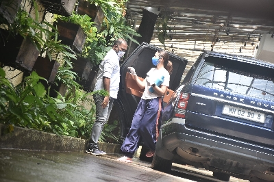 Mumbai: Actress Alia Bhatt seen at Sunny Sound studio in Mumbai's Juhu on July 30, 2020. (Photo: IANS)