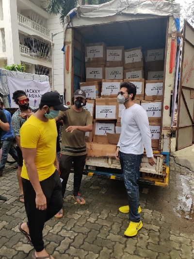 Jackie Bhagnani extends a helping hand to the families of the 600 dancers of the 'All India Film Television and Events Dancers Association'!.