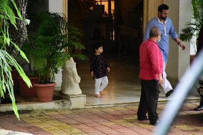 Mumbai: Actor Saif Ali Khan and his son Taimur Ali Khan during Raksha Bandhan celebrations at Raj Kapoor's house, in Mumbai on Aug 3, 2020. (Photo: IANS)