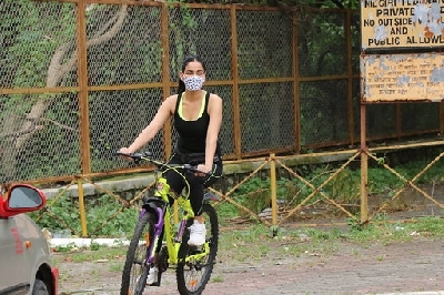 Mumbai: Actress Sonal Chauhan seen cycling at Andheri in Mumbai on Aug 10, 2020. (Photo: IANS)