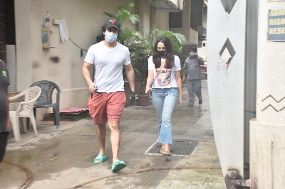 Mumbai: Actor Varun Dhawan and his girlfriend Natasha Dalal seen at Bandra in Mumbai on Aug 11, 2020. (Photo: IANS)