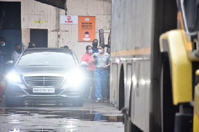 Mumbai: Actress Kareena Kapoor Khan seen at a film and recording studio in Mumbai's Bandra on Aug 20, 2020. (Photo: IANS)