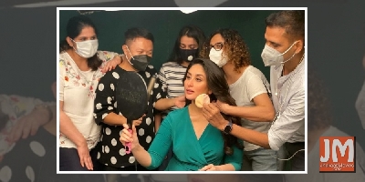Kareena introduces her 'warriors' during shoot