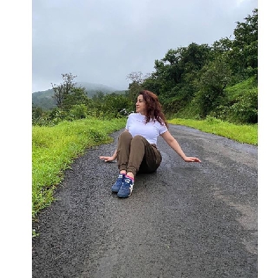 Tisca Chopra demonstrates the fine art of posing amid a slip and fall
