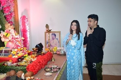 Mumbai: T-Series MD Bhushan Kumar and his wife Divya Khosla Kumar during Ganesh Puja at the office of T-Series on Anant Chaturdashi or the last day of Ganesh Chaturthi, in Mumbai on Sep 1, 2020. (Photo: IANS)