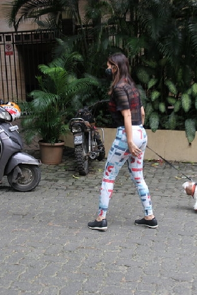 Mumbai: Singer Sophie Chowdhary seen at Bandra in Mumbai on Sep 3, 2020. (Photo: IANS)