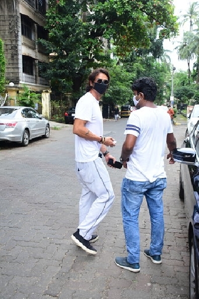 Mumbai: Actor Arjun Rampal seen at Bandra in Mumbai on Sep 4, 2020. (Photo: IANS)