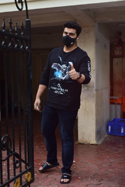 Mumbai: Actor Arjun Kapoor seen in Mumbai's Juhu on September 06, 2020. (Photo: IANS)