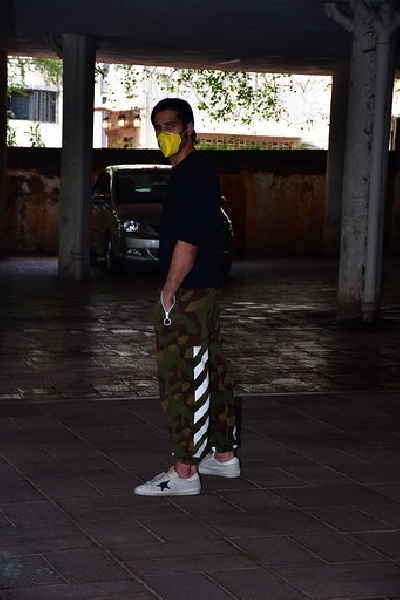 Mumbai: Actor Sidharth Malhotra seen at Bandra in Mumbai on Sep 7, 2020. (Photo: IANS)