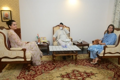 Bollywood actress Kangana Ranaut & her sisiter met Maharashtra Governor Bhagat Singh Koshyari at Raj Bhavan, here on Sunday afternoon.