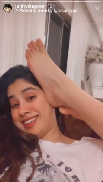 Janhvi, sister Khushi indulge in filter banter.