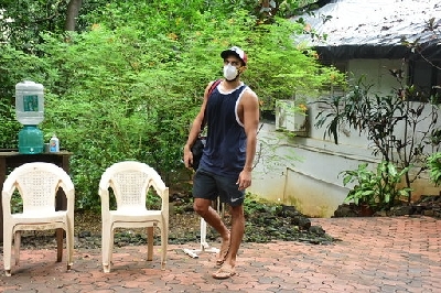 Mumbai: Actor Aditya Roy Kapoor seen at Bandra in Mumbai on Sep 19, 2020. (Photo: IANS)