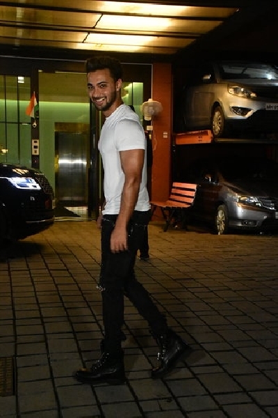 Mumbai: Actor Aayush Sharma seen at Bandra in Mumbai on Sep 18, 2020. (Photo: IANS)