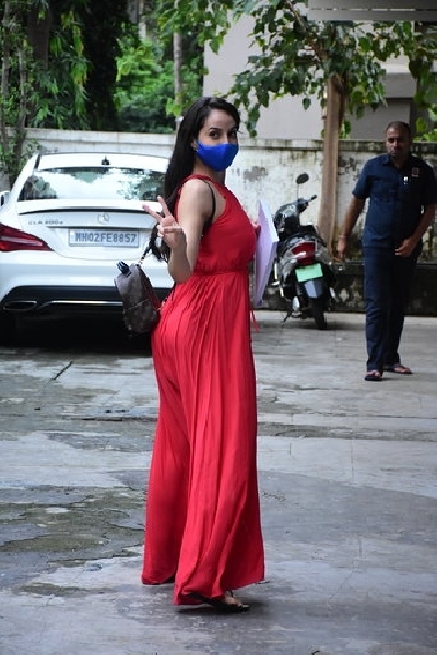 Mumbai: Actress Nora Fatehi seen at Bandra in Mumbai on Sep 18, 2020. (Photo: IANS)