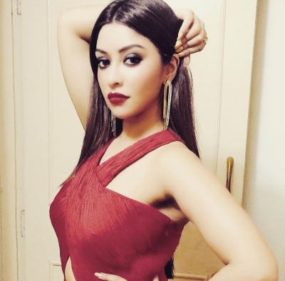 Payal Ghosh files FIR against Anurag Kashyap for rape, wrongful restrain, other charges.