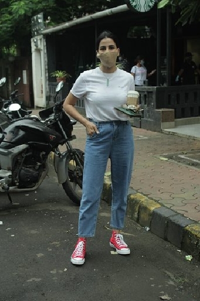 Mumbai: Actress Kriti Kulhari seen at Andheri in Mumbai on Sep 22, 2020. (Photo: IANS)