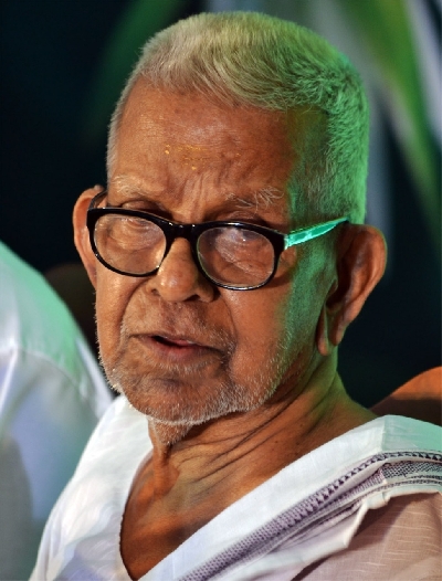 Renowned Malayalam poet Akkitham Achuthan wins Jnanpith award .