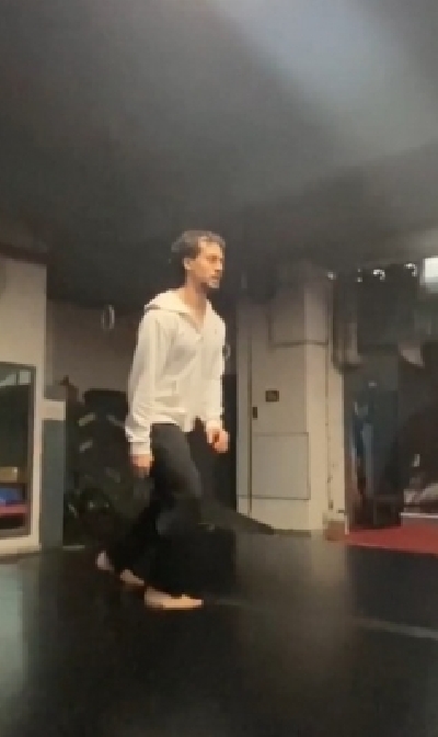 Tiger Shroff shares flying kick video after injury. (source:insta)