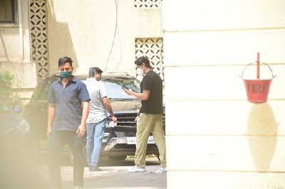 Mumbai: Actor Sidharth Malhotra seen at Bandra in Mumbai on Sep 29, 2020. (Photo: IANS)