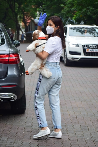 Singer Sophie Chowdhary seen at Bandra in Mumbai on Oct 3, 2020. (Photo: IANS)