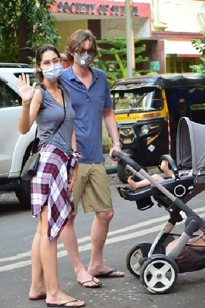 Mumbai: Actress Bruna Abdullah seen with her husband Allan Fraser at Bandra in Mumbai on Oct 2, 2020. (Photo: IANS)