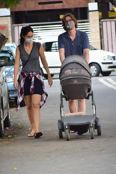 Mumbai: Actress Bruna Abdullah seen with her husband Allan Fraser at Bandra in Mumbai on Oct 2, 2020. (Photo: IANS)