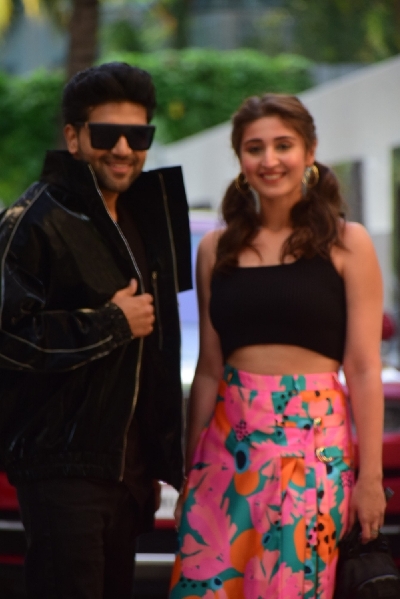 Mumbai: Singers Guru Randhawa and Dhvani Bhanushali seen at the office of T-Series at Mumbai's Andheri on Oct 5, 2020. (Photo: IANS)