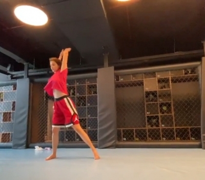 Disha Patani aces butterfly kick, Tiger Shroff is impressed.